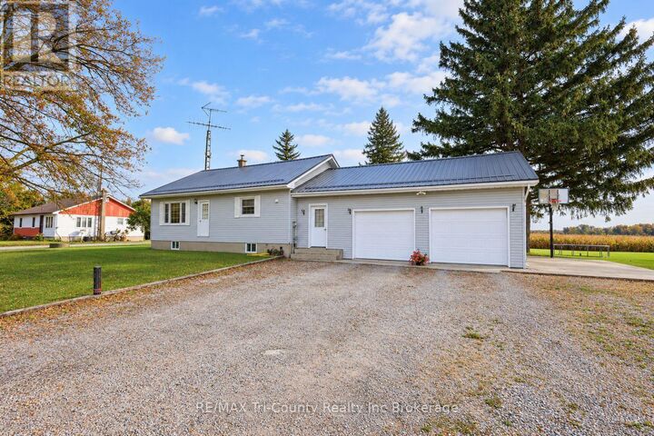 Property Photo:  782 Norfolk County Road 28  ON N0E 1G0 