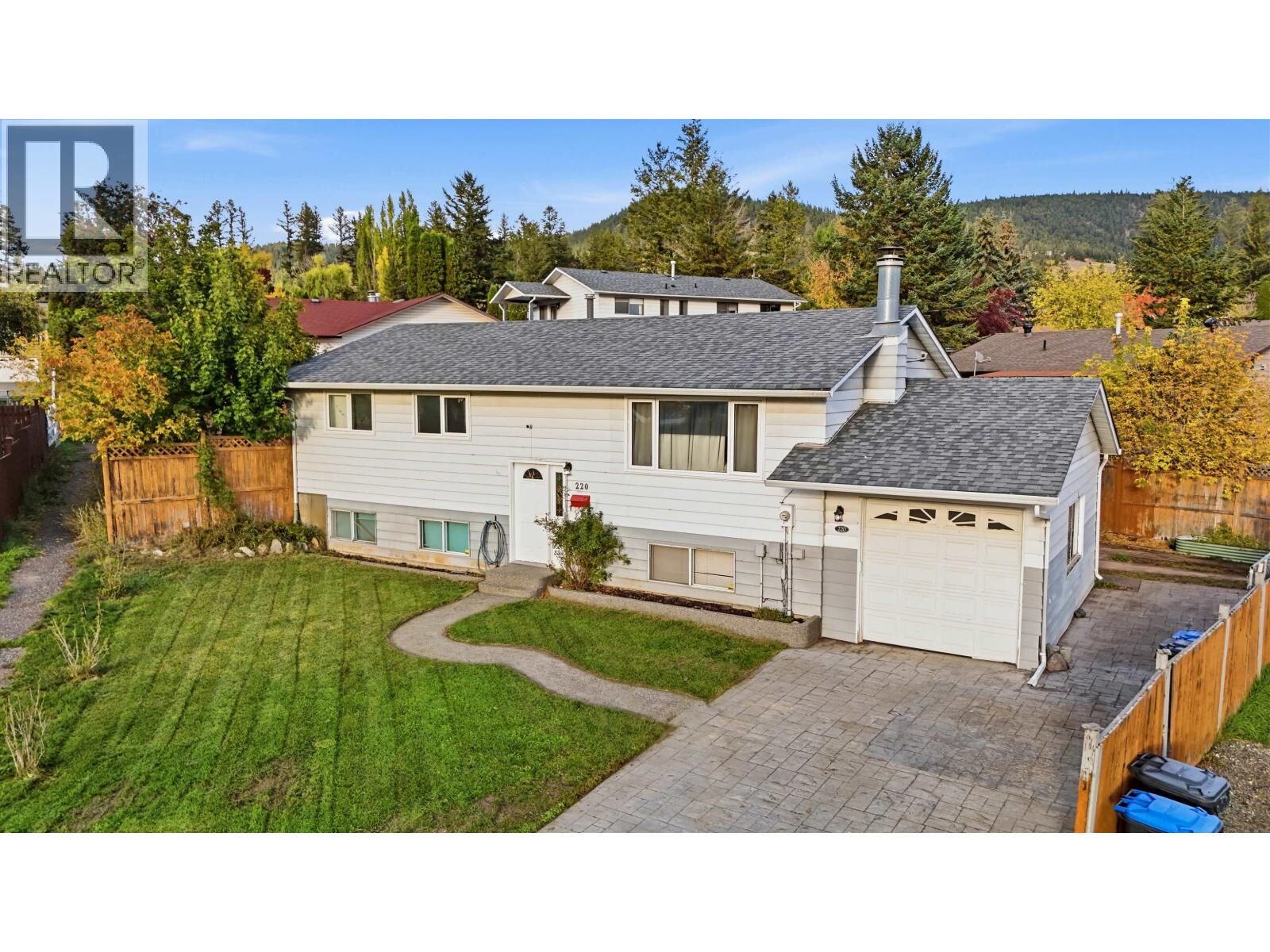 Property Photo:  220 Cornwall Crescent  BC V2G 4H1 