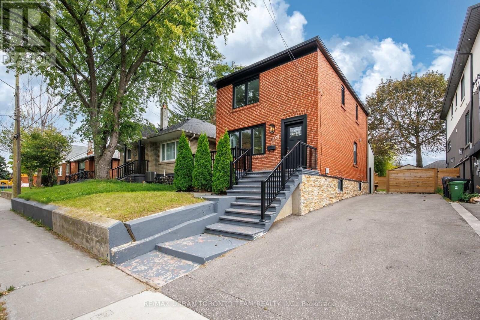 Property Photo:  3517 St Clair Avenue East  ON M1K 1L4 