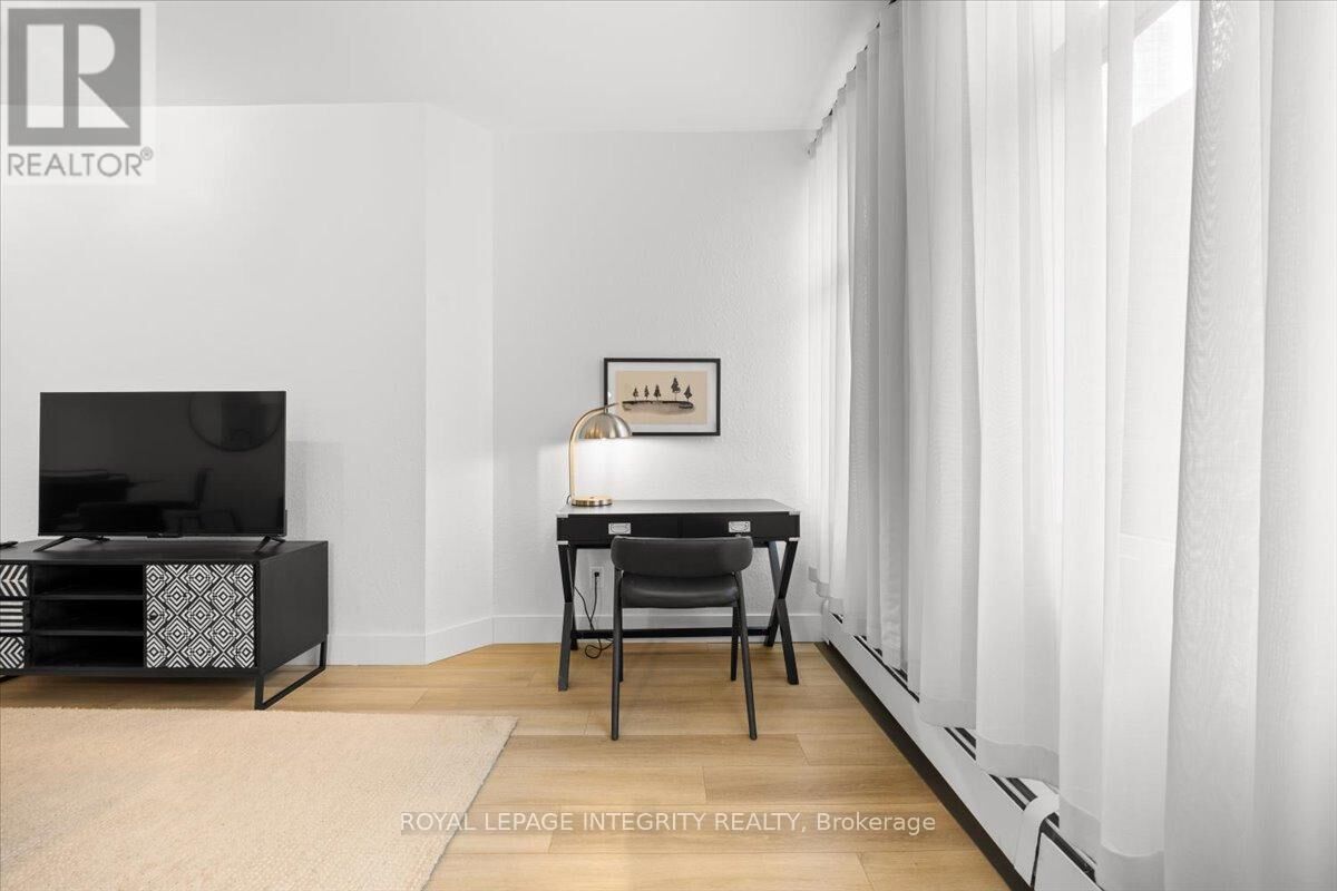Property Photo:  161 Laurier Avenue West 808  ON K1P 5J2 