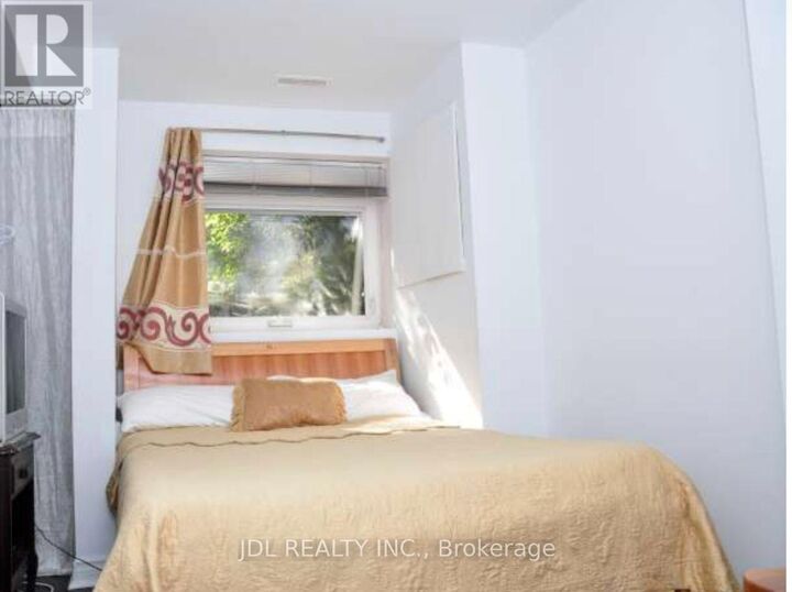 Property Photo: 118 Shuter St Street ON M5A 2N6