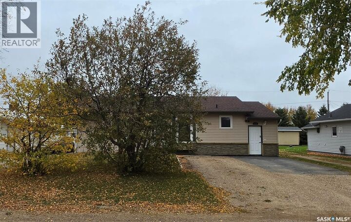 Property Photo:  332 1st Avenue NW  SK S0A 3B0 