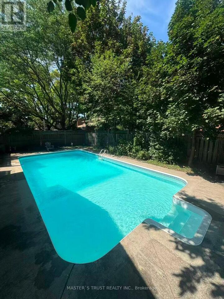 Property Photo:  1585 Crombie Road  ON L5J 4J1 