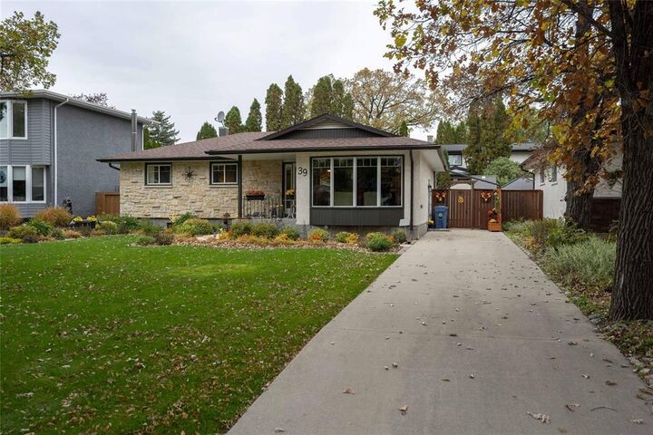 Property Photo: 39 Tyrone Bay MB R2M 4R3