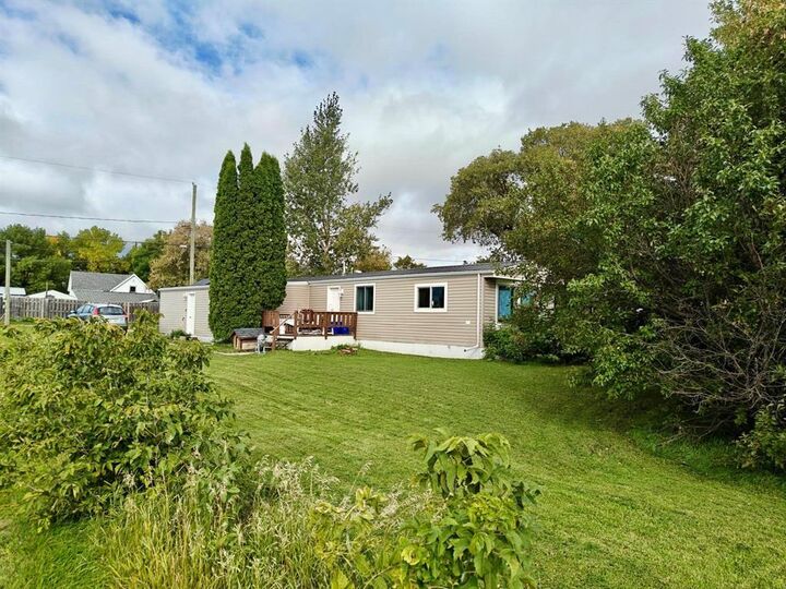 Property Photo:  117 Market Street  MB R0K 0H0 