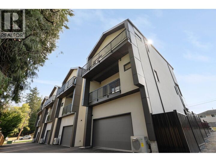 Photo de la propriété: 8483 16 Avenue 3 BC V3N 1S4
