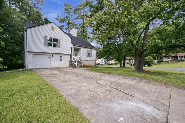 Property Photo: 2616 Selman Drive Top GA 30096
