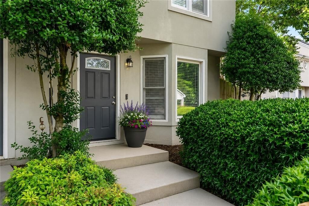Property Photo: 502 Defoors Lndg NW GA 30318