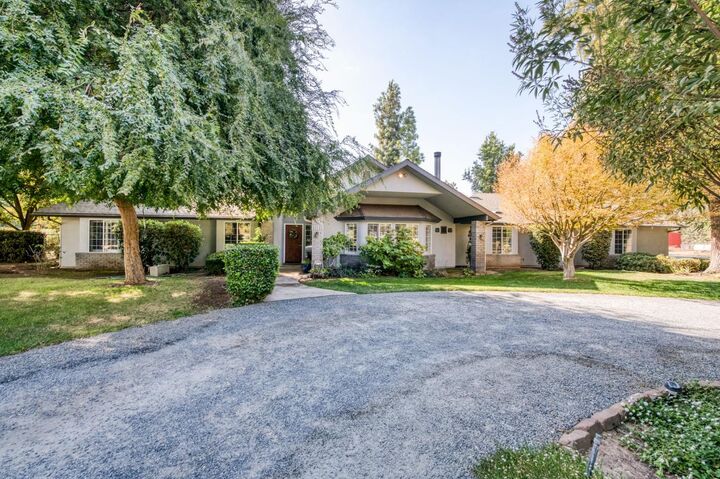 Property Photo: 6793 E Cambridge Avenue CA 93727