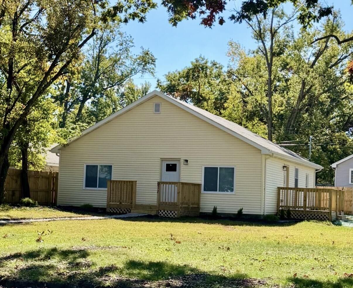 Property Photo: 911 E 28th Avenue IN 46405