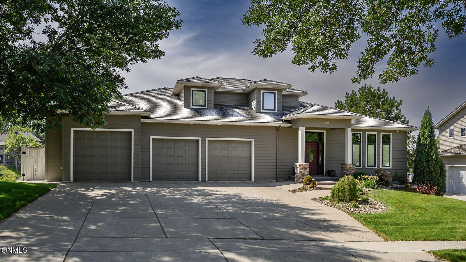 Property Photo:  3100 Morgan Circle  ND 58503 