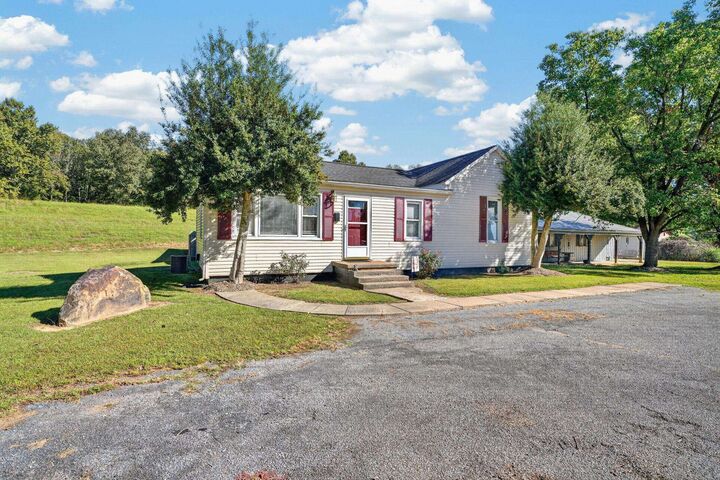 Property Photo:  204 W 15th St.  KY 42459-0000 