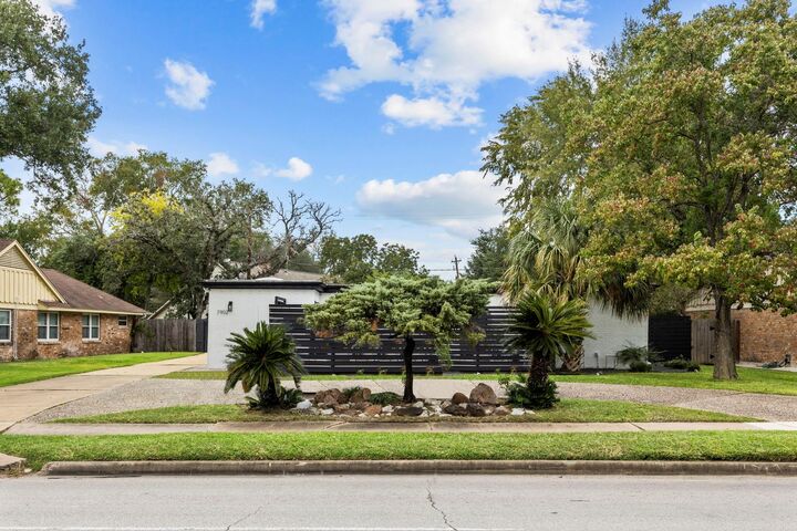 Property Photo:  7902 Richmond Avenue  TX 77063 