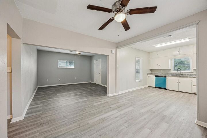 Property Photo:  710 E Magnolia Street  TX 77515 
