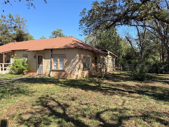 Property Photo:  2110 16th Street  TX 78861 
