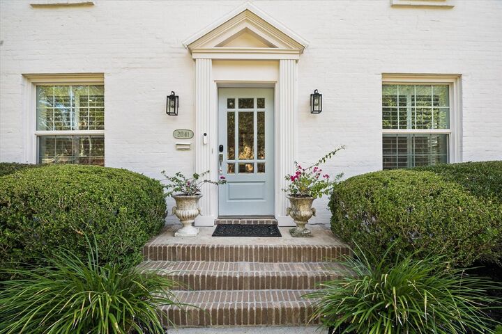 Property Photo:  2041 Dryden Road  TX 77030 