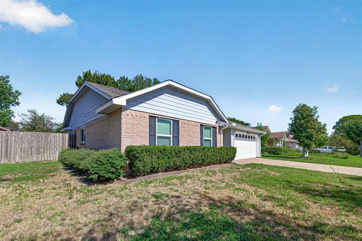 Property Photo: 10038 Green Valley Lane TX 77064