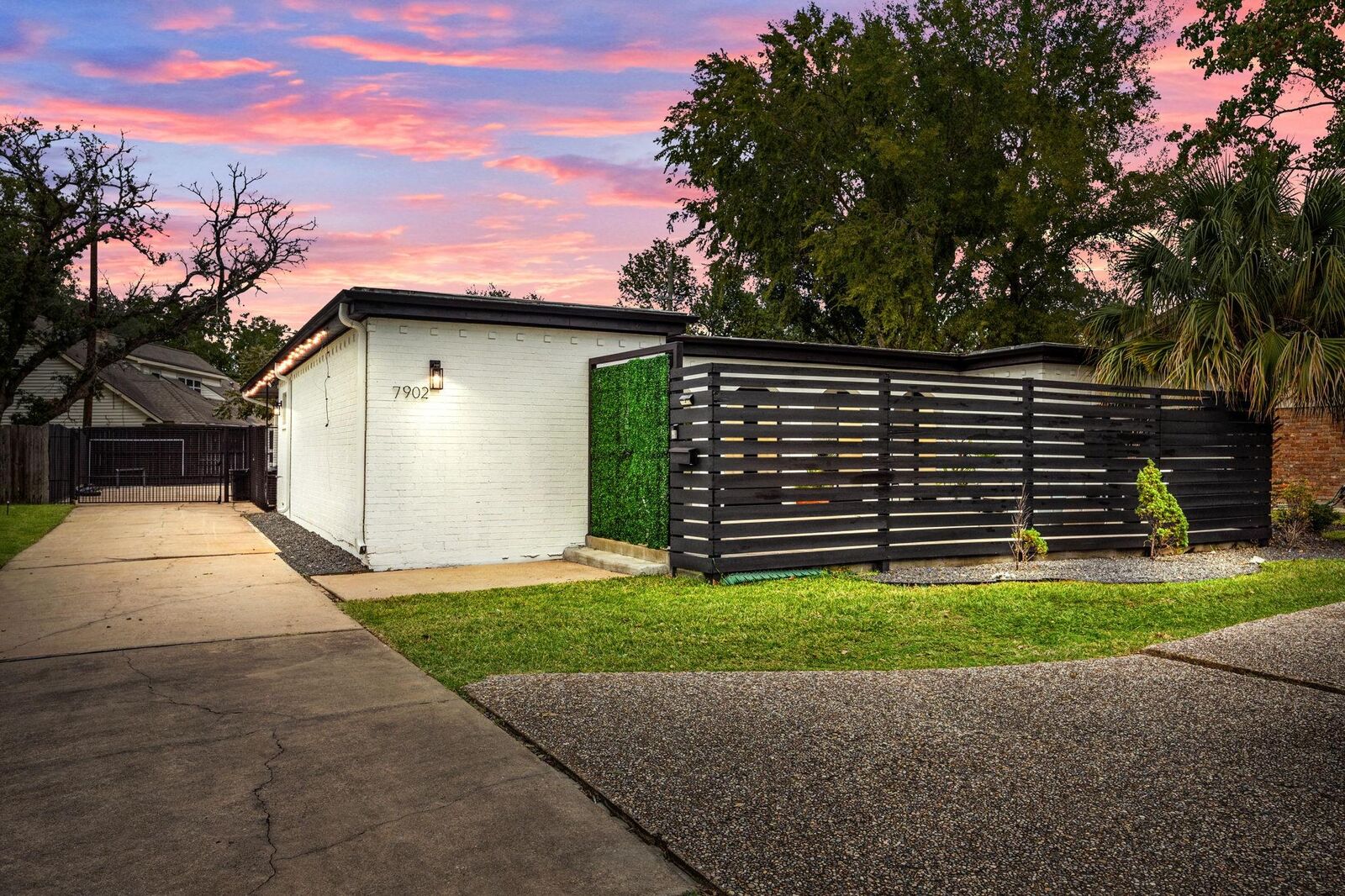 Property Photo:  7902 Richmond Avenue  TX 77063 