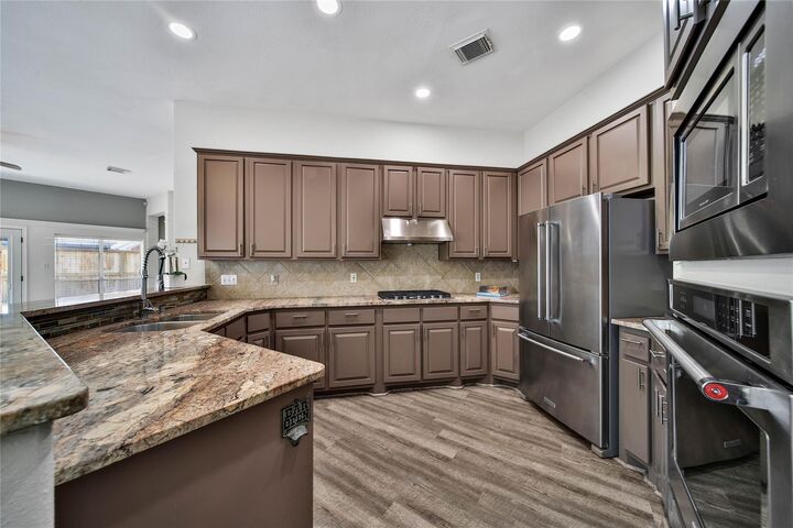 Property Photo:  5918 Greenway Manor Lane  TX 77373 