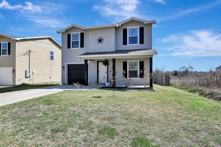 Property Photo: 950 21st Street TX 77445