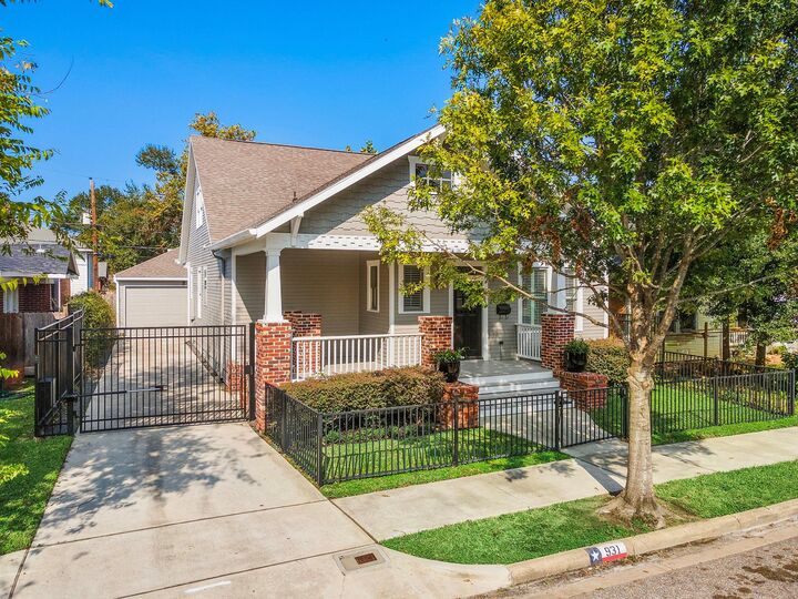 Property Photo:  931 W Cottage Street  TX 77009 