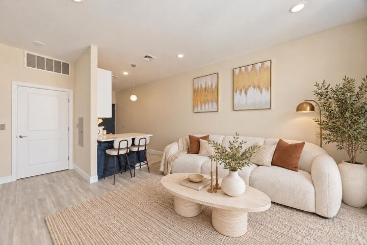 Property Photo:  10 Lincoln St 2F  NJ 07307 