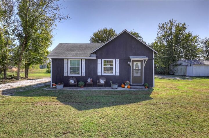 Property Photo: 907 12th Street KS 66713