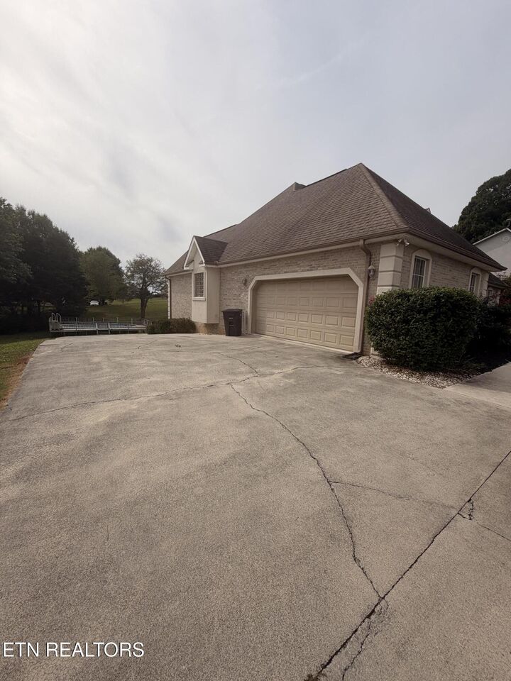 Property Photo: 209 Meadow Lane TN 37354