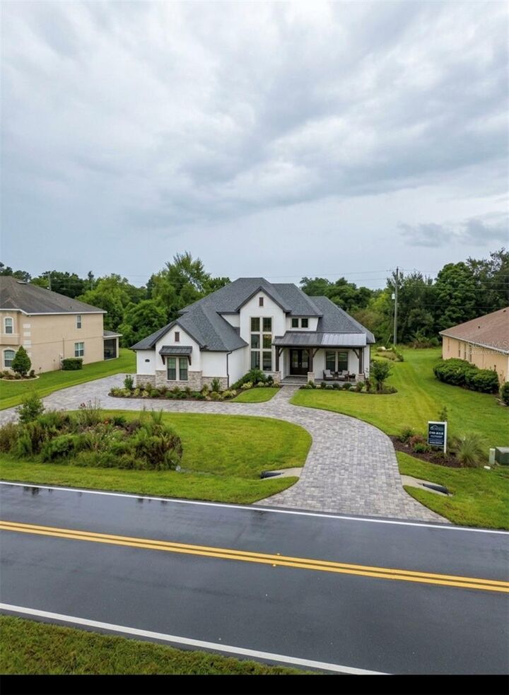 Property Photo: 1102 6th Street SE FL 33570
