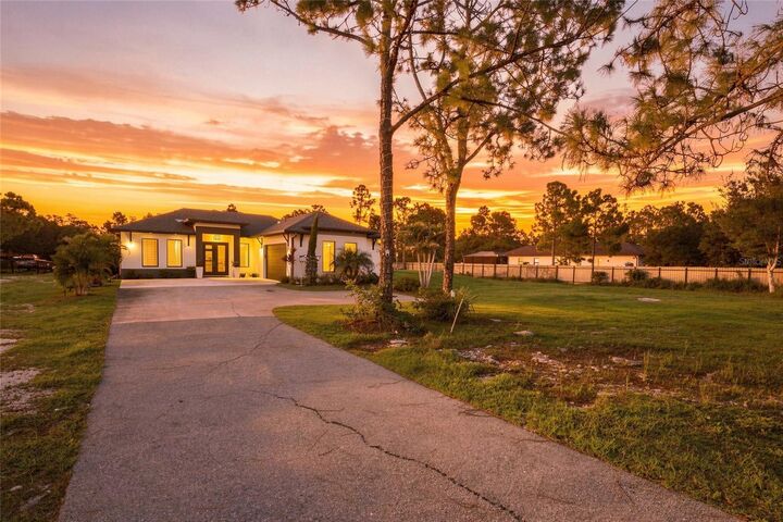 Property Photo: 2885 41st Avenue NE FL 34120