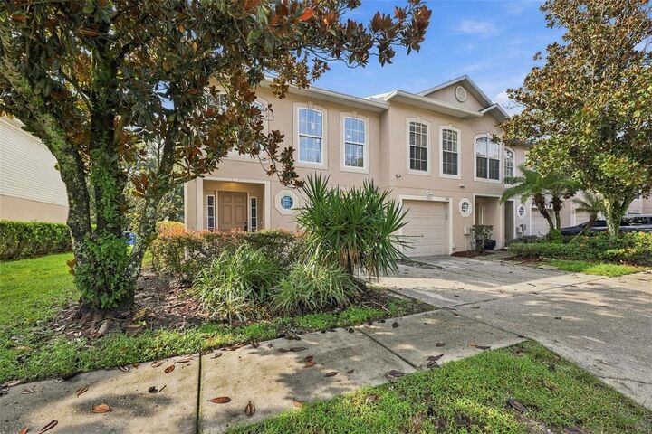 Property Photo:  9951 Ashburn Lake Drive  FL 33610 