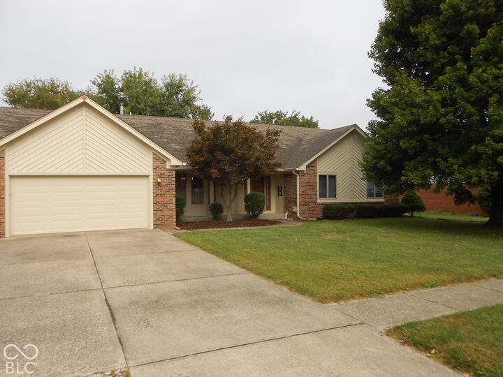Property Photo: 552 Echo Bend Boulevard IN 46142