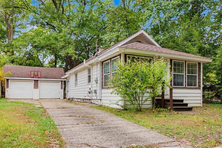 Property Photo: 721 N Dartmouth Street MI 49006-3021