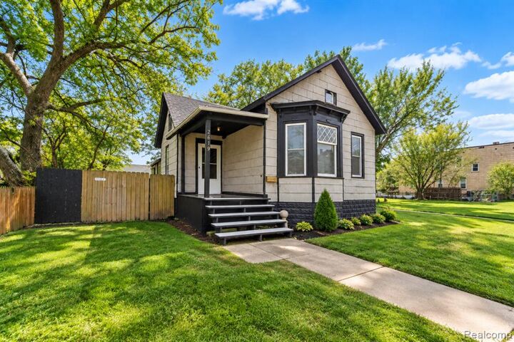 Property Photo:  2619 Wabash Street  MI 48216 1159 