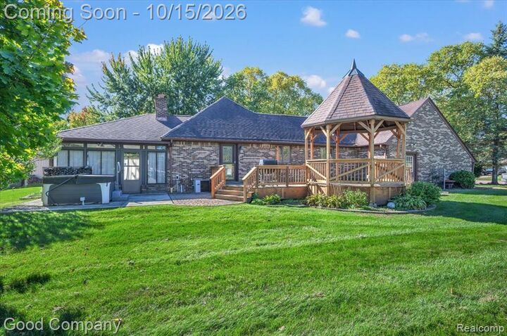 Property Photo:  35770 Campistrano Drive  MI 48035 2216 