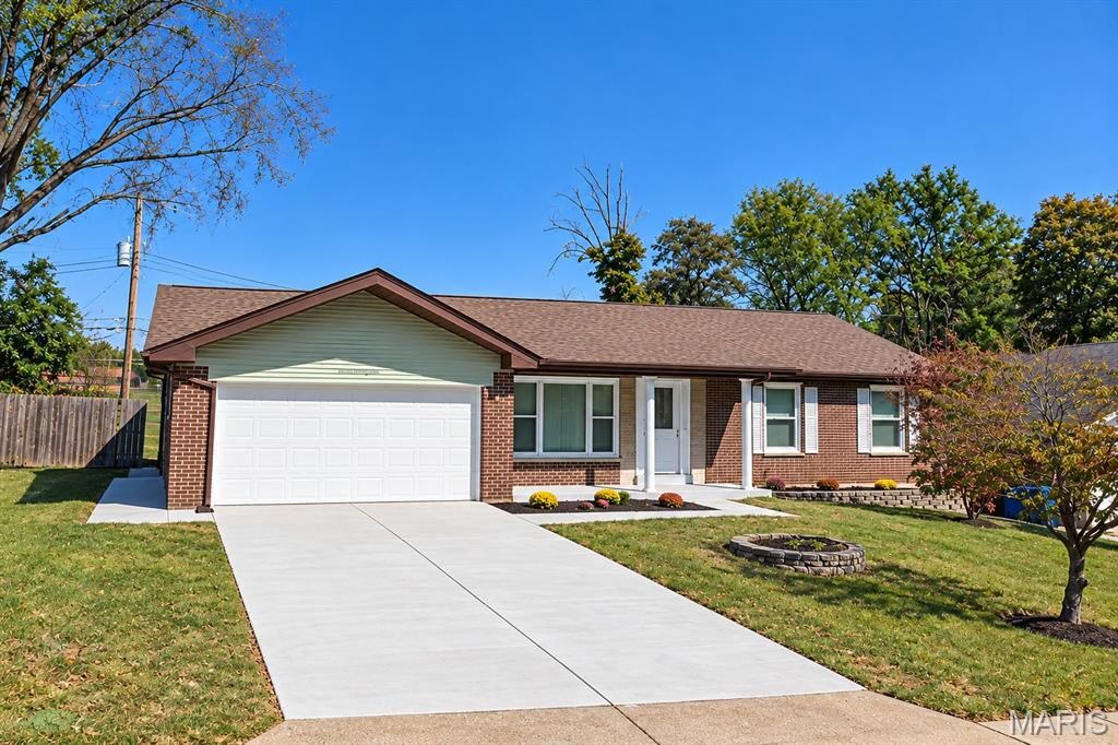 Property Photo: 1125 Hawkstone Lane MO 63125