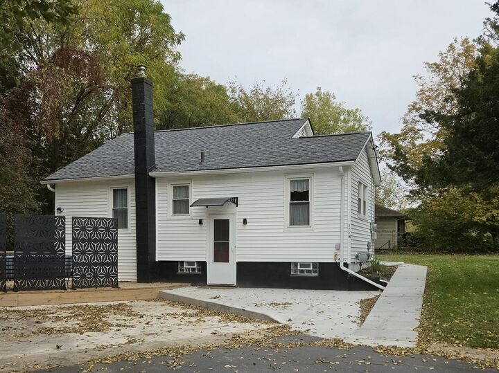 Property Photo:  325 N Kendall Avenue  MI 49006 
