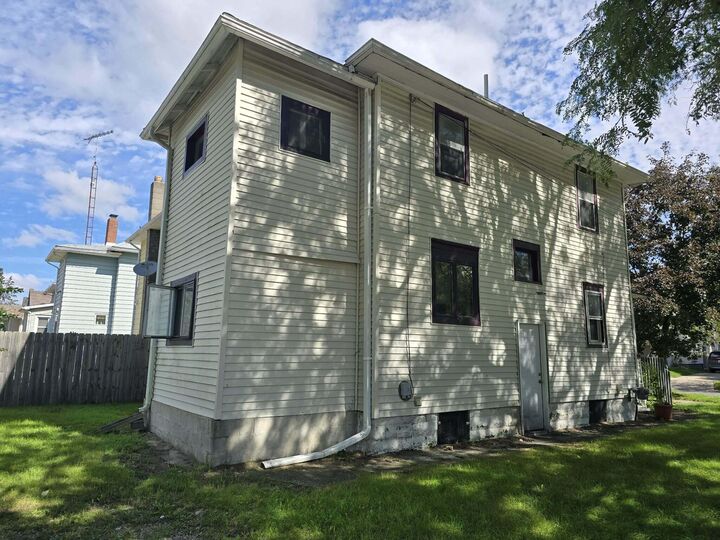 Property Photo: 400 Bates Street MI 49202