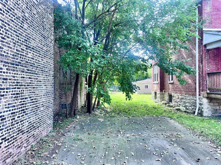 Property Photo:  367 E 69th Street  IL 60637 