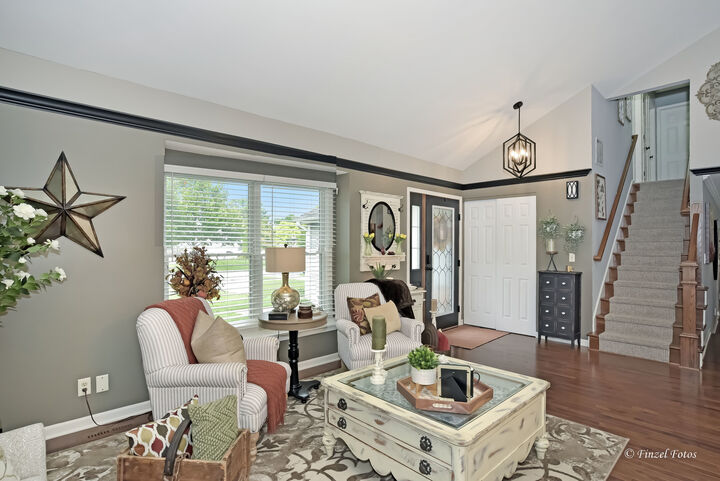 Property Photo: 873 Dartmoor Drive IL 60014