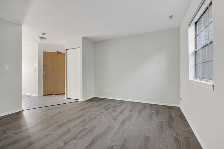 Property Photo: 126 Gant Circle B IL 60107