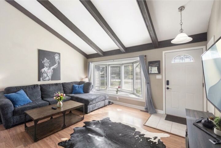 Property Photo:  2412 W Fairview Lane  IL 60051 