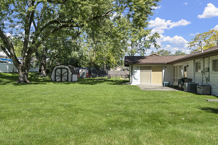 Property Photo: 1680 Pierce Road IL 60169
