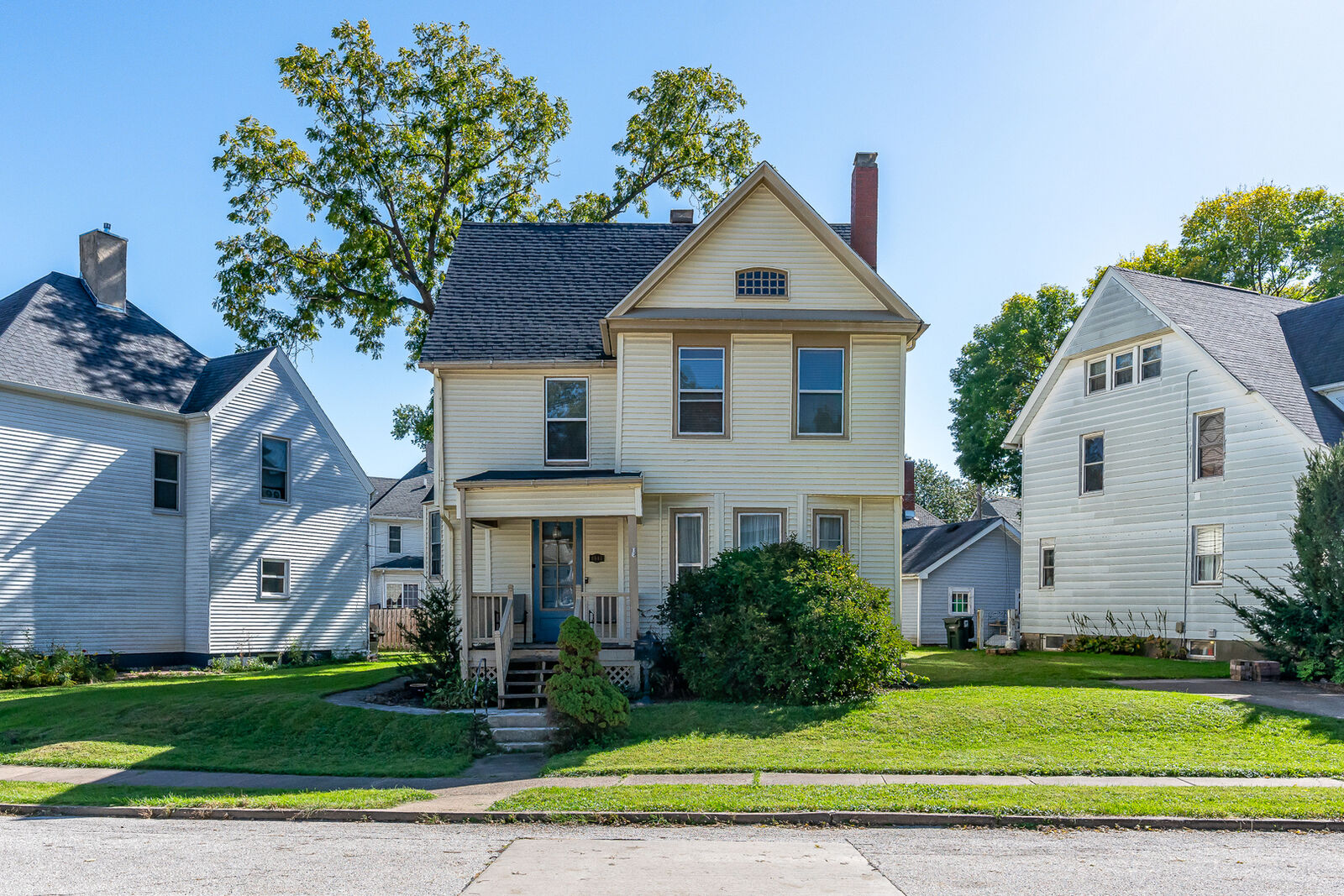 Property Photo:  1941 Walling Court  IA 52803 