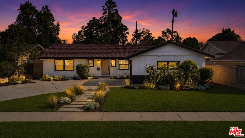 Property Photo: 14930 Leadwell Street CA 91405