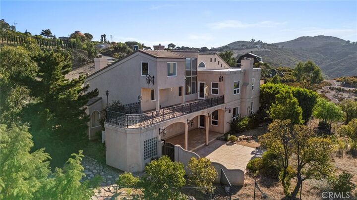 Property Photo:  10827 Pacific View  CA 90265 