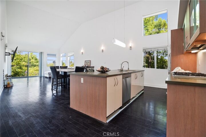 Property Photo:  12837 Moorpark Street 405  CA 91604 