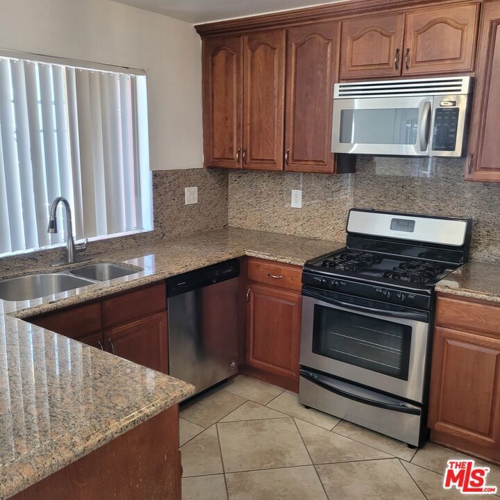 Property Photo:  1200 S Shenandoah Street 105  CA 90035 