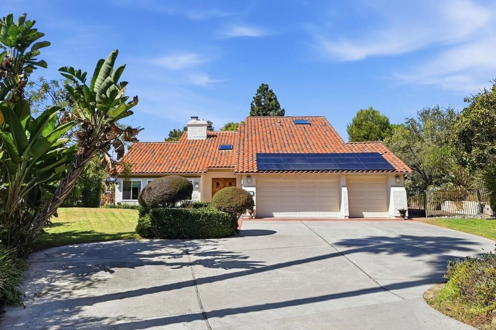 Property Photo:  1122 Lark Song Lane  CA 92024 