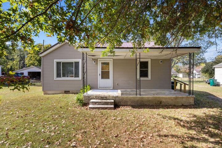 Property Photo: 106 Park Cir TN 37185